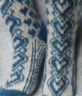 Håndstrikkede ullsokker str. 40–41, blå og hvit thumbnail
