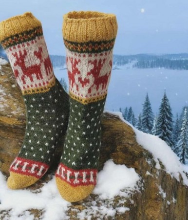 Håndstrikkede ullsokker str. 41–42, reinsdyrmotiv