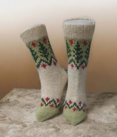 Håndstrikkede ullsokker str. 38–39, hvit og grønn